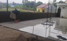 PEMASANGAN KERAMIK DI MUSHOLA AS-SHOBORIN RT 08